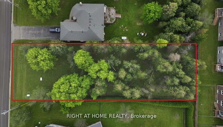 Property Photo:  239 Front Street W  ON K0M 1A0 