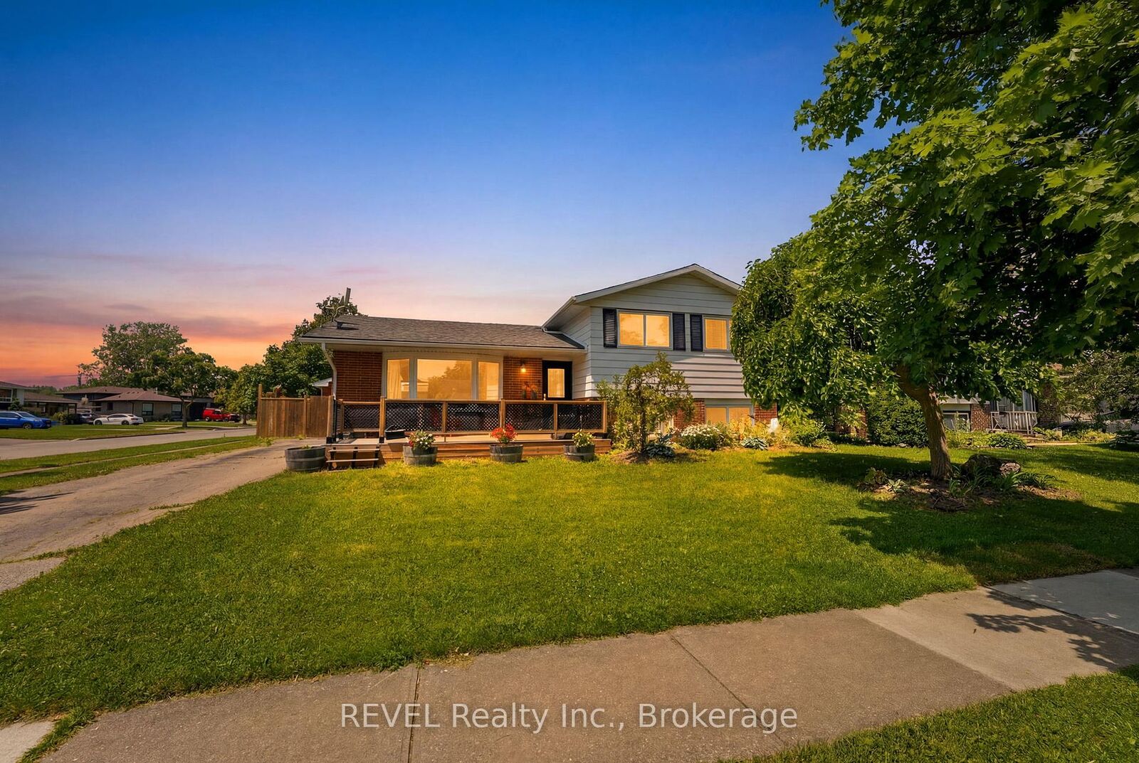 Property Photo:  1 Idylwood Road  ON L3C 1X2 