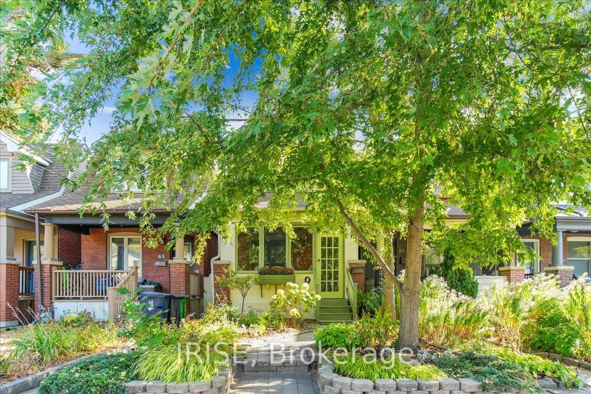 Property Photo:  61 Chisholm Avenue  ON M4C 4V1 