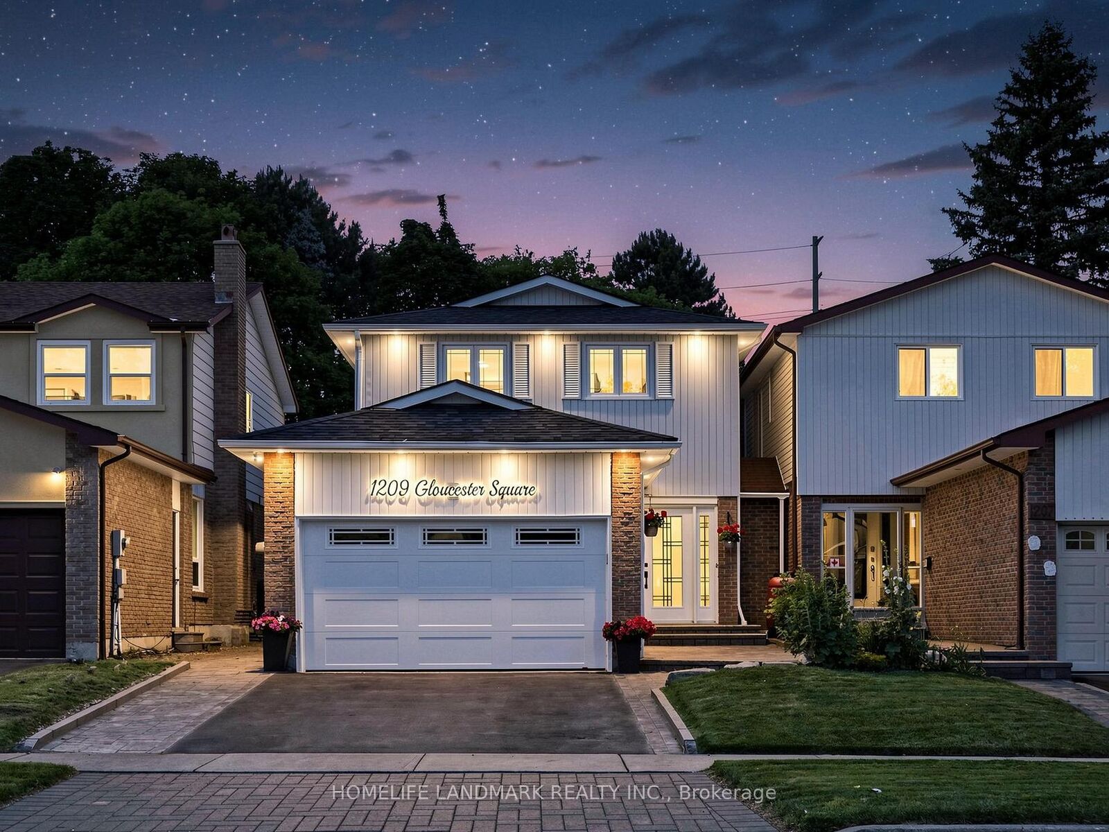 Property Photo:  1209 Gloucester Square  ON L1V 3P7 