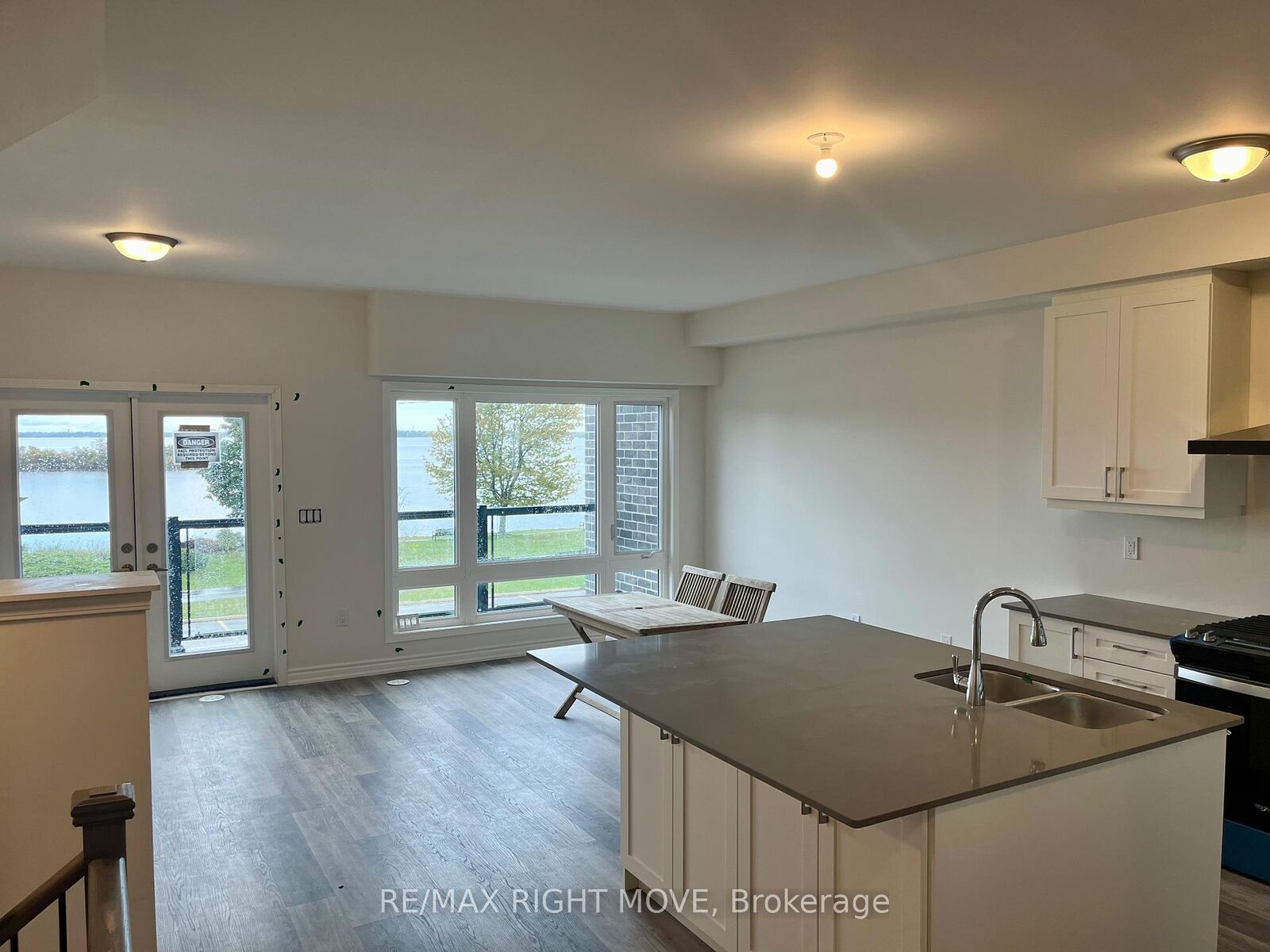 Property Photo:  18 Wyn Wood Lane  ON L3V 8P6 