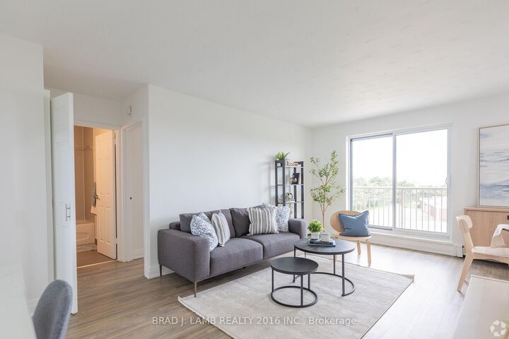 Property Photo: 718 Lawrence Road E 501 ON L8K 1Z6