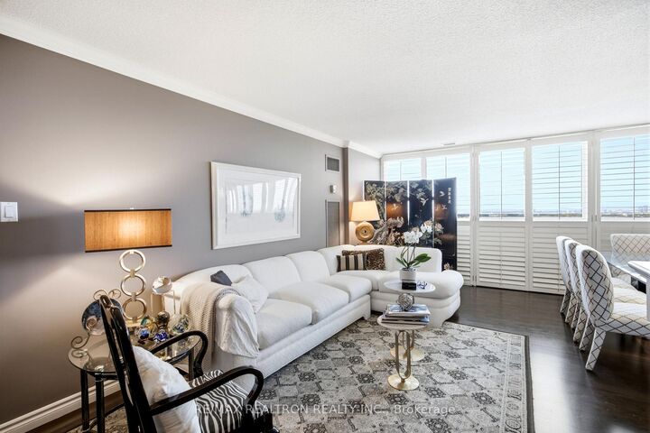 Property Photo:  3000 Bathurst Street Ph3  ON M6B 3B4 