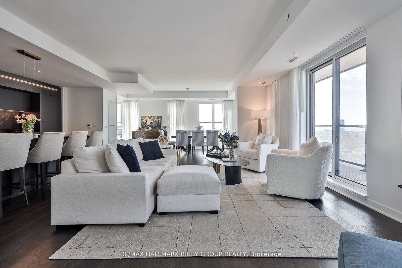 Property Photo: 185 Alberta Avenue 1105 ON M6C 0A5