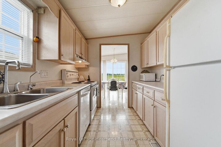Property Photo: 40 Algonquin Lane ON N7A 3Y2