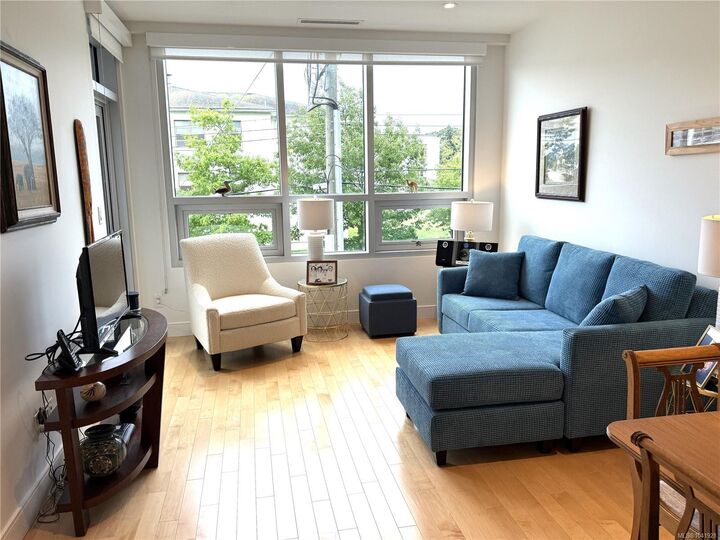 916 Lyall St #204 — photo 1