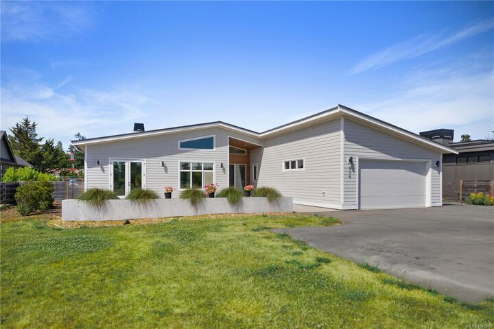 Property Photo: 846 Birch Rd BC V8L 5R9