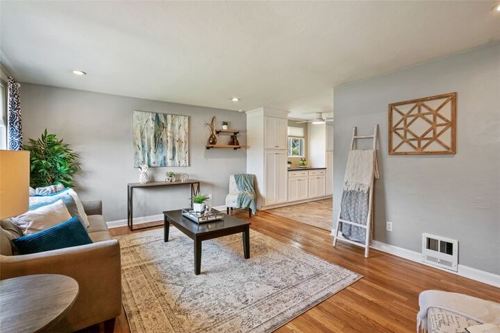 Property Photo: 845 Kerry Hill Dr PA 15234