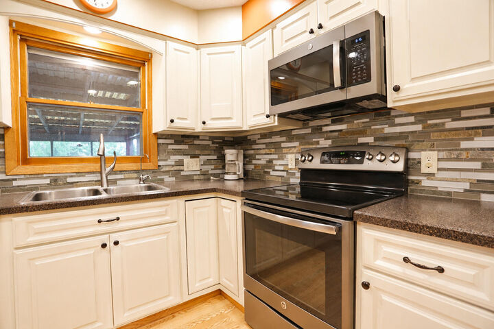 Property Photo:  312 Cambridge Avenue  SD 57451 