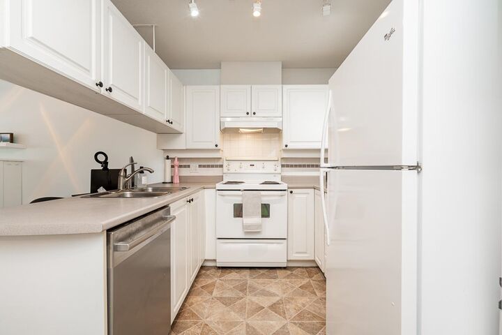 Property Photo:  1035 Auckland Street 410  BC V3M 1K9 