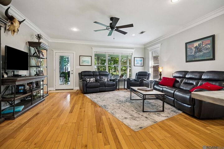 Property Photo: 6009 Courtyard Dr LA 70737