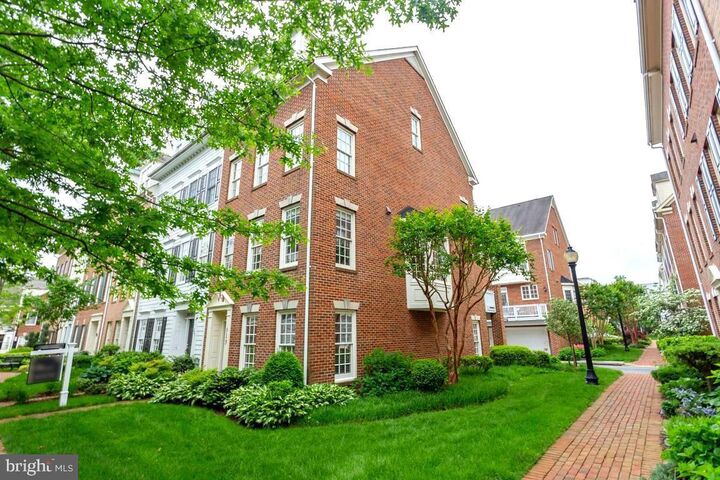 Property Photo: 319 S Fayette Street VA 22314