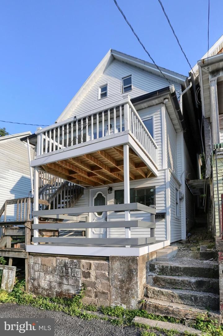 Property Photo:  