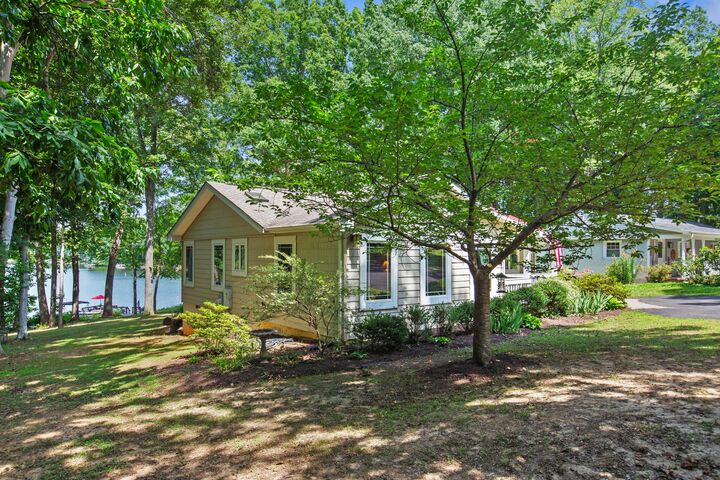 Property Photo:  322 Lake Caroline Drive  VA 22546 