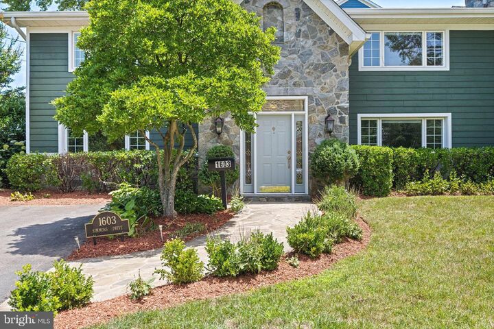 Property Photo:  1603 Simmons Drive  VA 22101 
