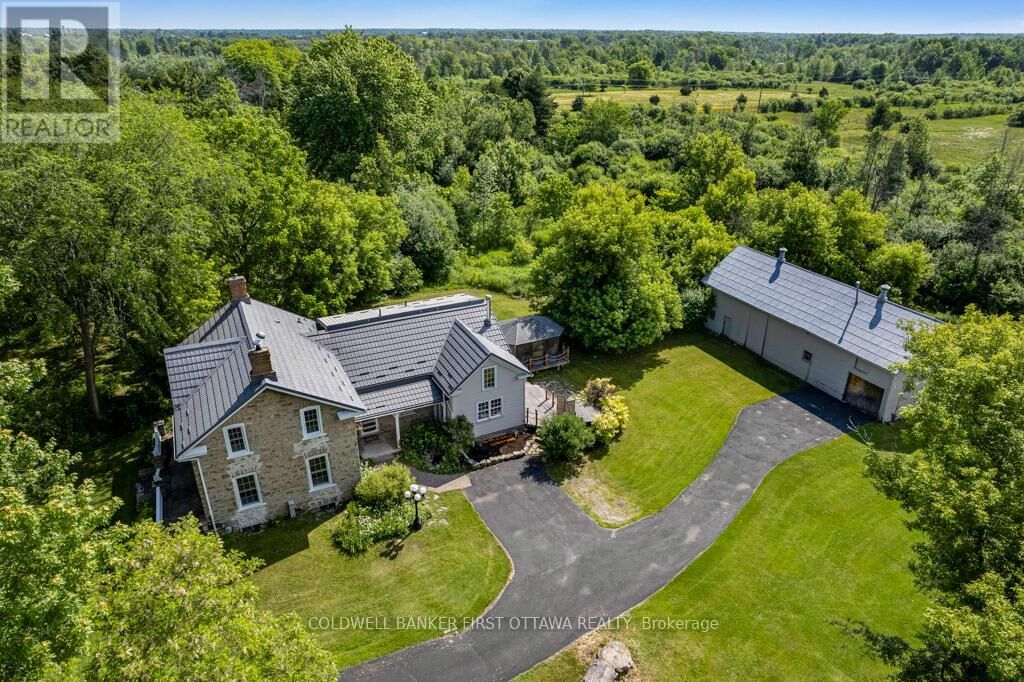 Property Photo: 28 South Street ON K7H 2G1