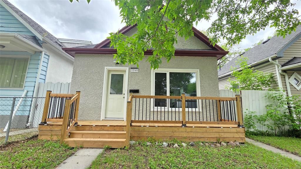 Property Photo: 1040 Aberdeen Avenue MB R2X 0W6
