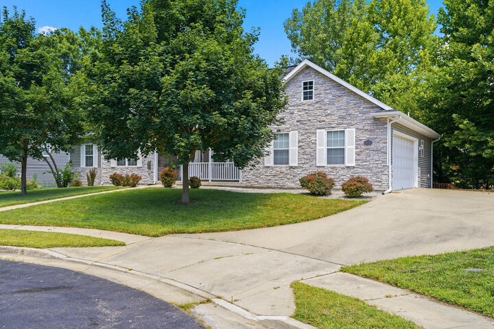 Property Photo: 1417 Killarney Dr MO 65203
