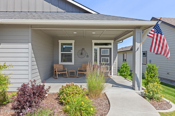 Property Photo:  2671 N Heton Ln  WA 99019 