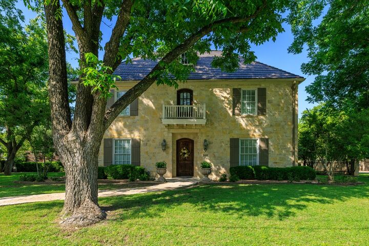 Property Photo:  707 Creek St  TX 78624 