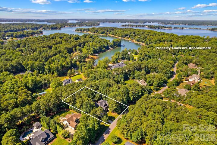 Property Photo: 164 Bayberry Creek Circle NC 28117