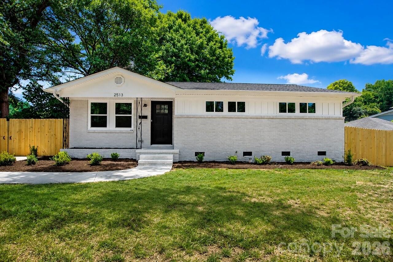 Property Photo:  2513 Westgrove Drive  NC 28208 
