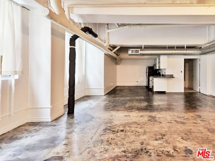 Property Photo: 215 W 7th St CA 90014