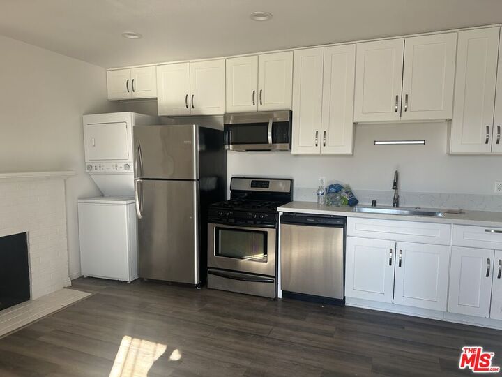 Property Photo:  1613 Exposition Blvd  CA 90018 