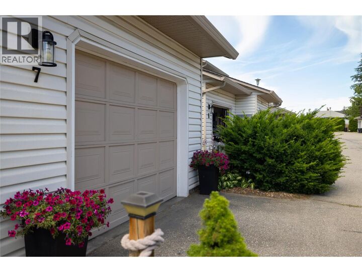 Property Photo:  4404 20 Street 7  BC V1T 4E3 