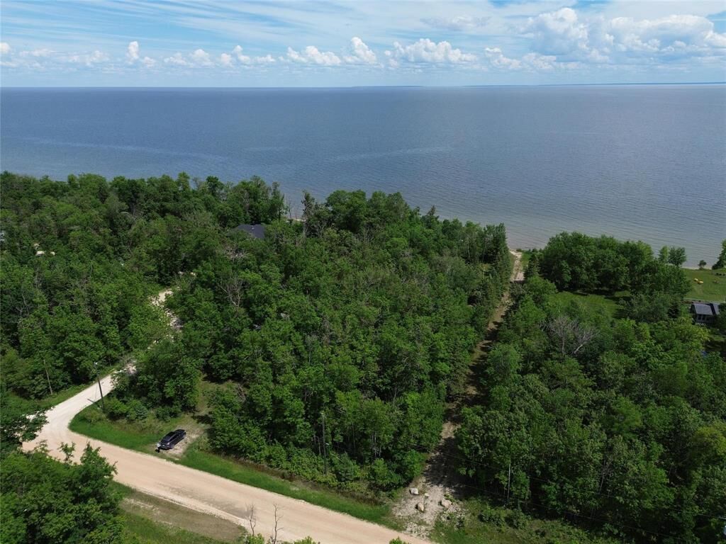Property Photo:  1 Fjord Cove  MB R0C 1B0 