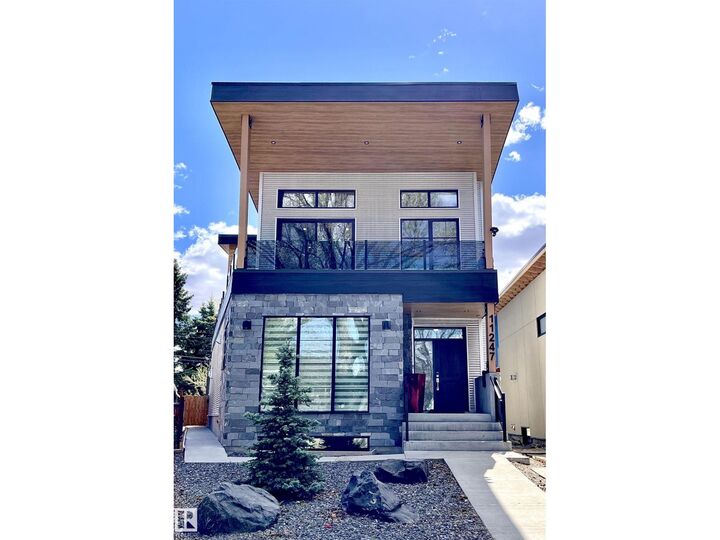 Property Photo:  11247 71 Av NW  AB T6G 0A5 