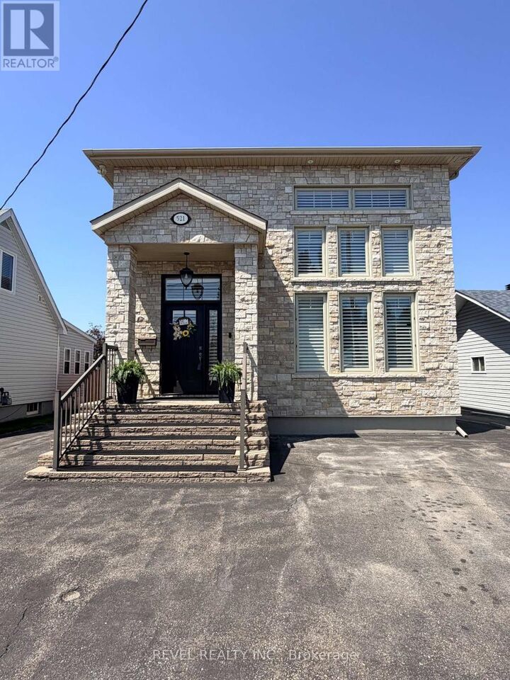 Property Photo: 521 Pine Street North ON P4N 6L9