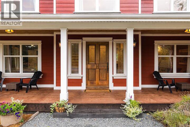 Property Photo:  319 Stebbings Road  BC V8H 2J1 