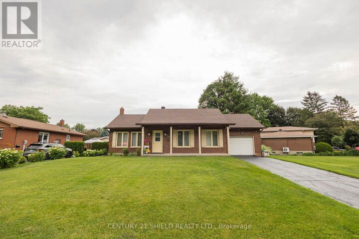 Property Photo:  610 Dundas Crescent  ON K6H 6H8 
