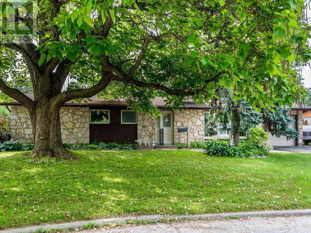 Property Photo: 84 Cleadon Drive ON K2H 5P3
