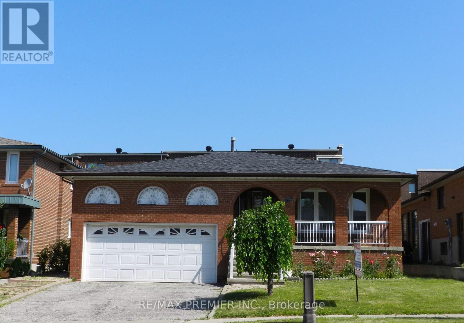 Property Photo: 36 Willis Road ON L4L 2S2