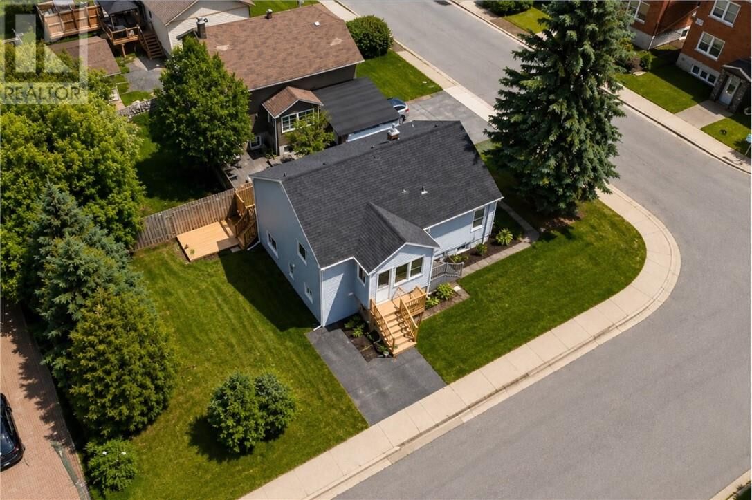Property Photo: 582 Ash Street ON P3C 2A6