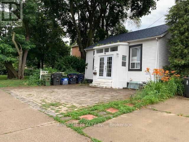 Property Photo:  966 Dundas Street East  ON M4M 1R5 