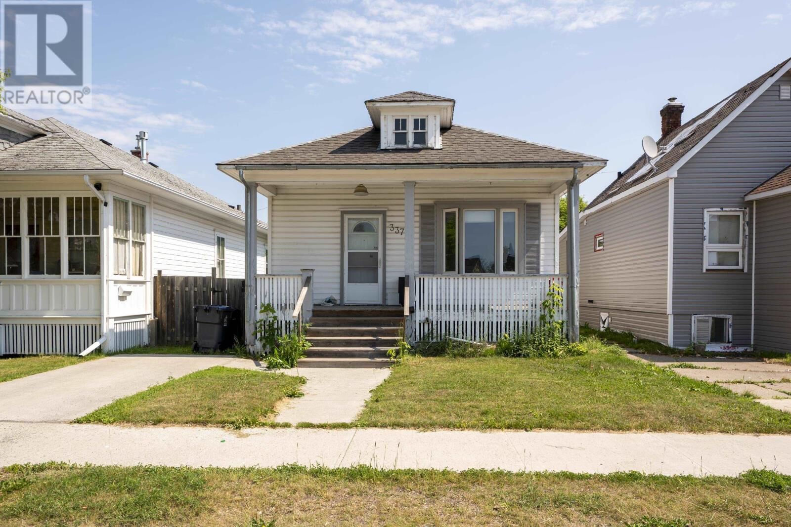 Property Photo: 337 Heron St ON P7C 2M7