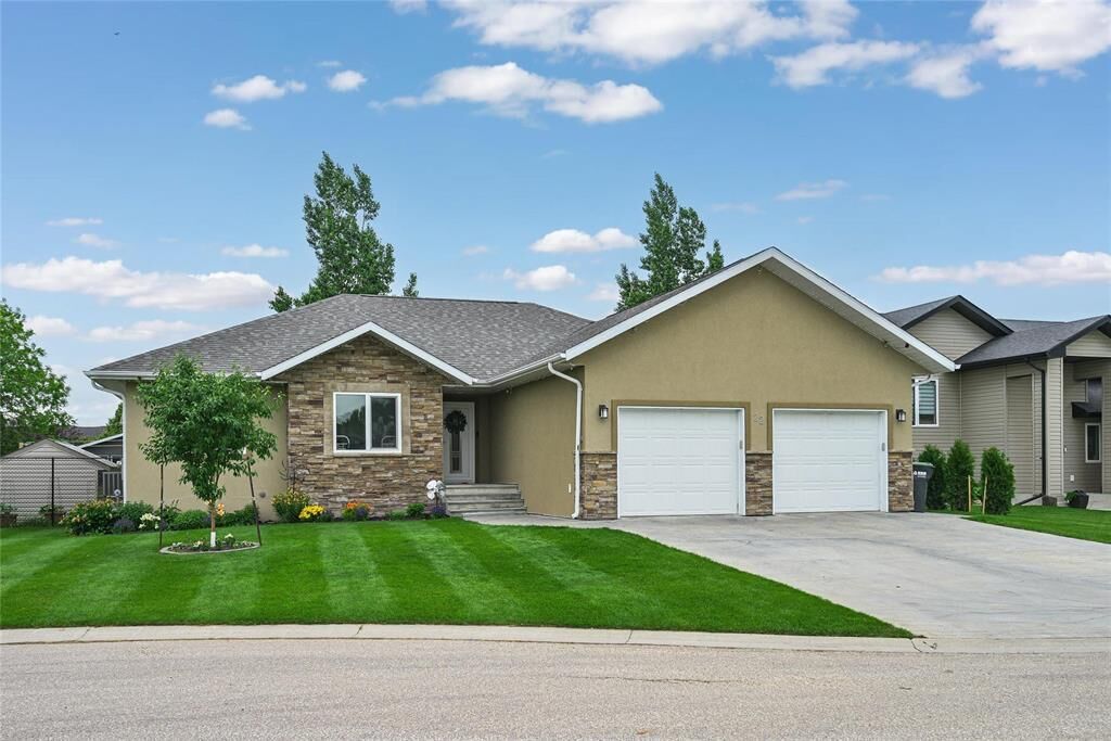 Property Photo:  22 Veterans Way  MB R0G 1K0 