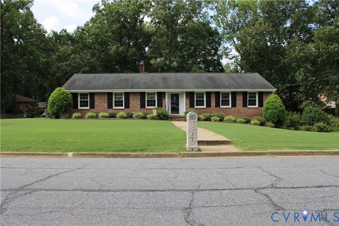 Property Photo: 1117 Oakwood Drive VA 23834