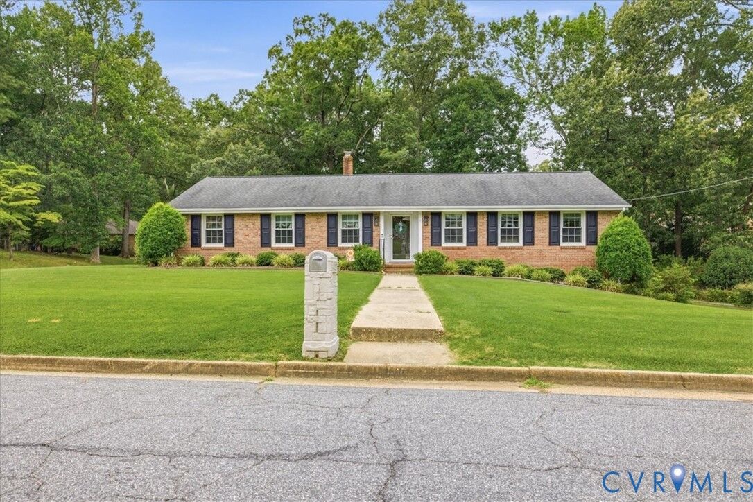 Property Photo:  1117 Oakwood Drive  VA 23834 