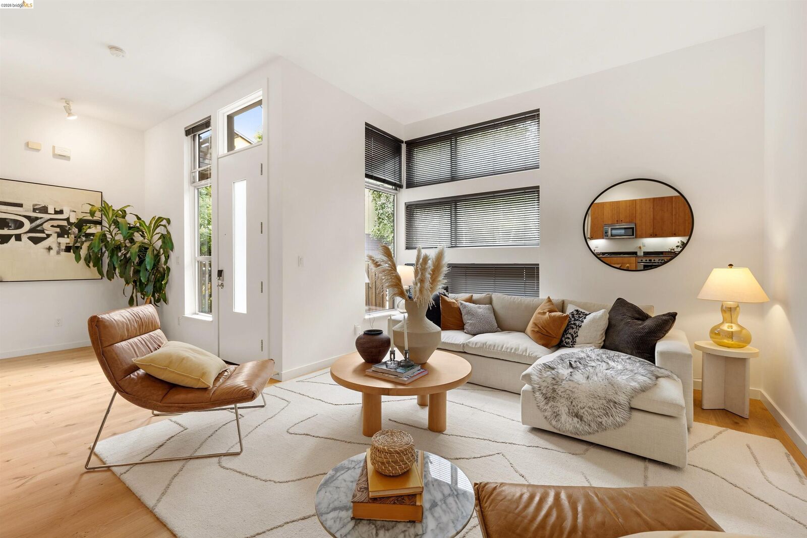 Property Photo: 21 Covent Ln CA 94608