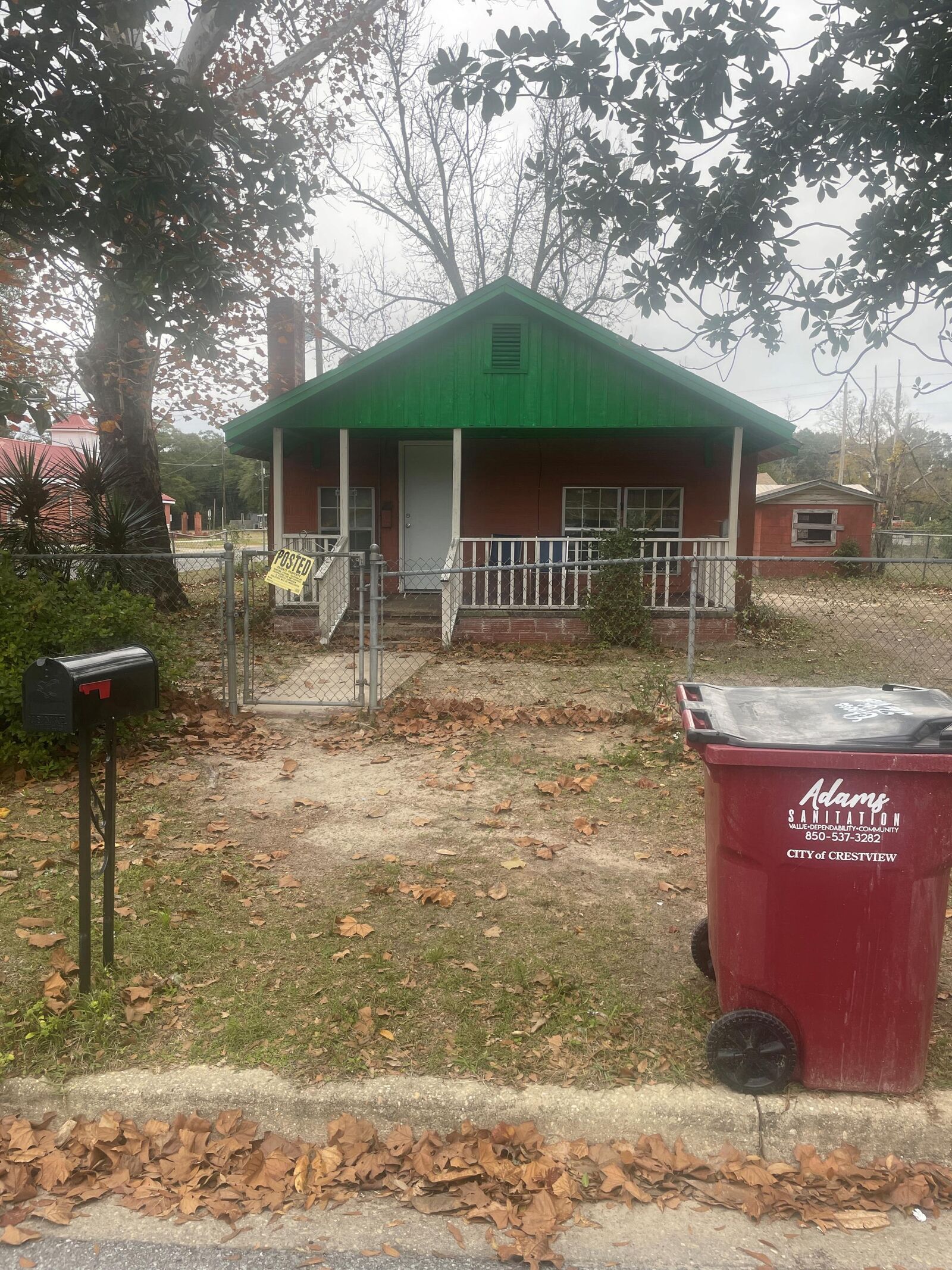 Property Photo: 698 W Walnut Avenue FL 32536