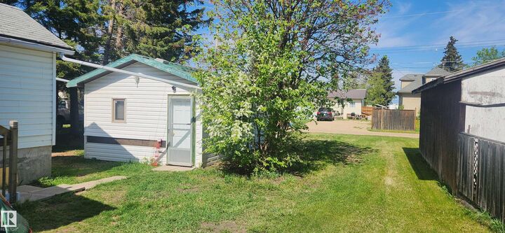 Property Photo: 9740 - 109 Street AB T7P 1P9