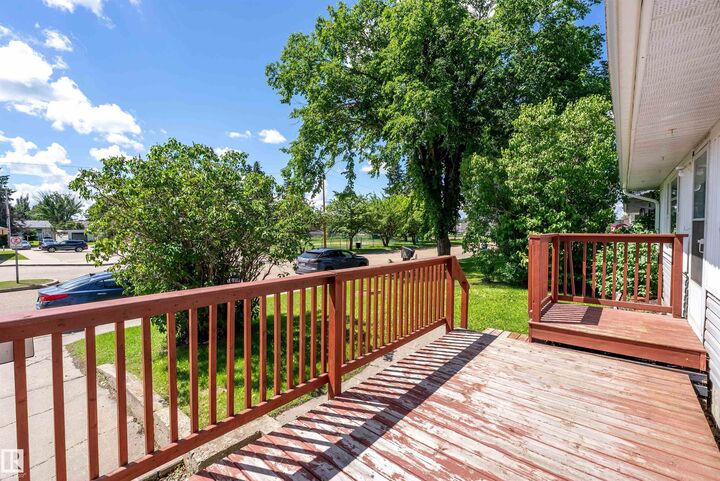 Property Photo: 5516 47A Avenue AB T9A 0M1