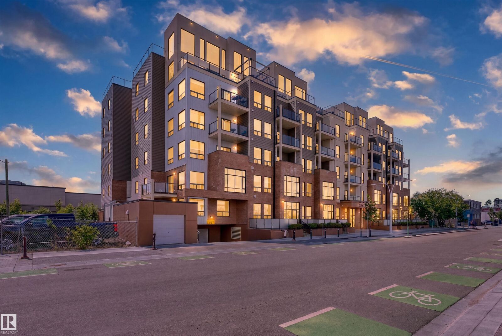 Property Photo:  11425 105 Avenue NW 510  AB T5H 0C5 