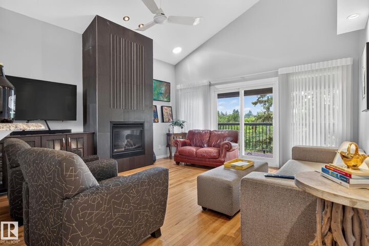 Property Photo: 9529 87 Avenue NW 4 AB T6C 1K4