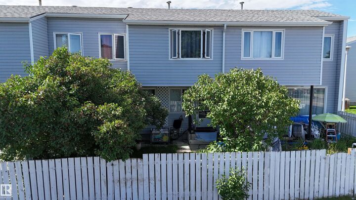 Property Photo:  21 Amberly Court NW  AB T6R 3A3 