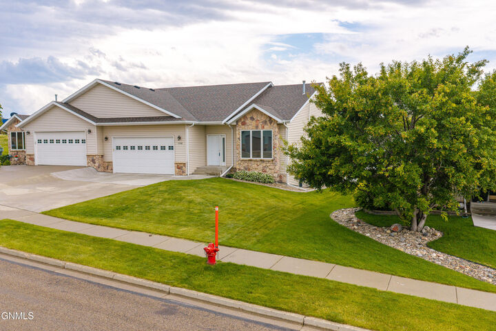 Property Photo:  4308 Boulder Ridge Road  ND 58503 